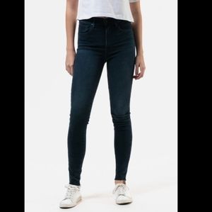 Premium Levi's Mile high super skinny raw hem